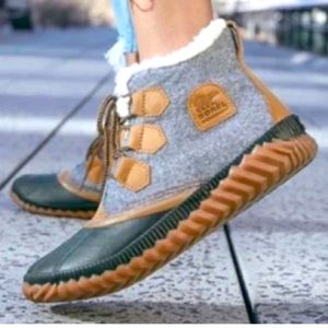 Women’s Sorel Out N About Waterproof Duck Boots Size 9.5